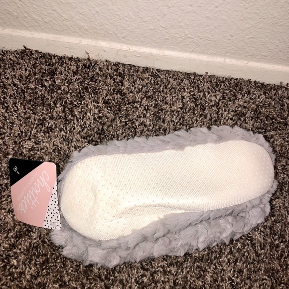 Fuzzy Women’s slippers - Picture 5 of 5